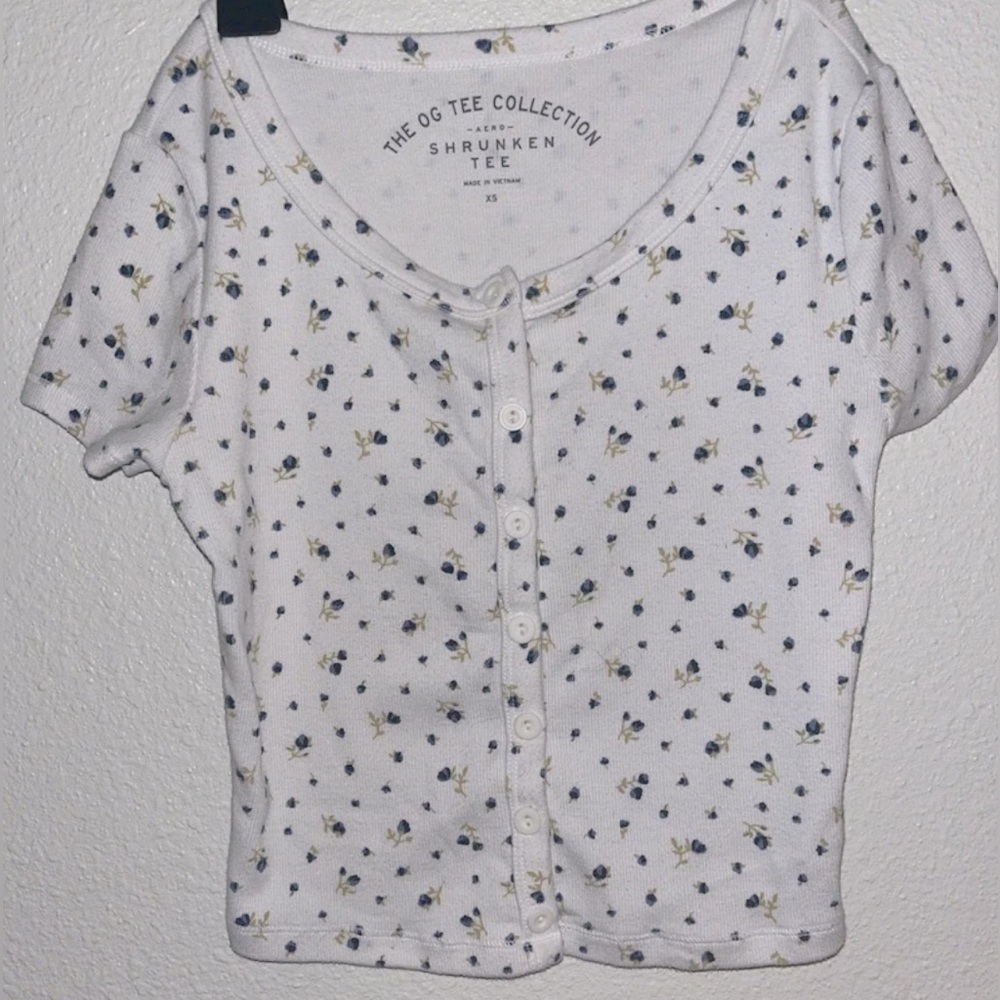Aeropastale Cropped Ribbed Baby Tee Button Up